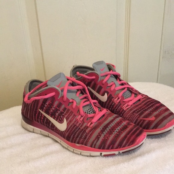 Pink Nike - Picture 1 of 3